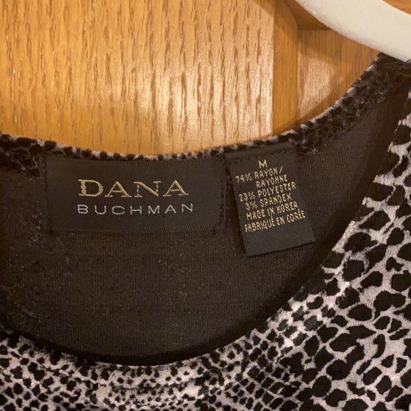 Dana Buchman - sharp, stretchy, and soft animal print short sleeve top. - Picture 3 of 7